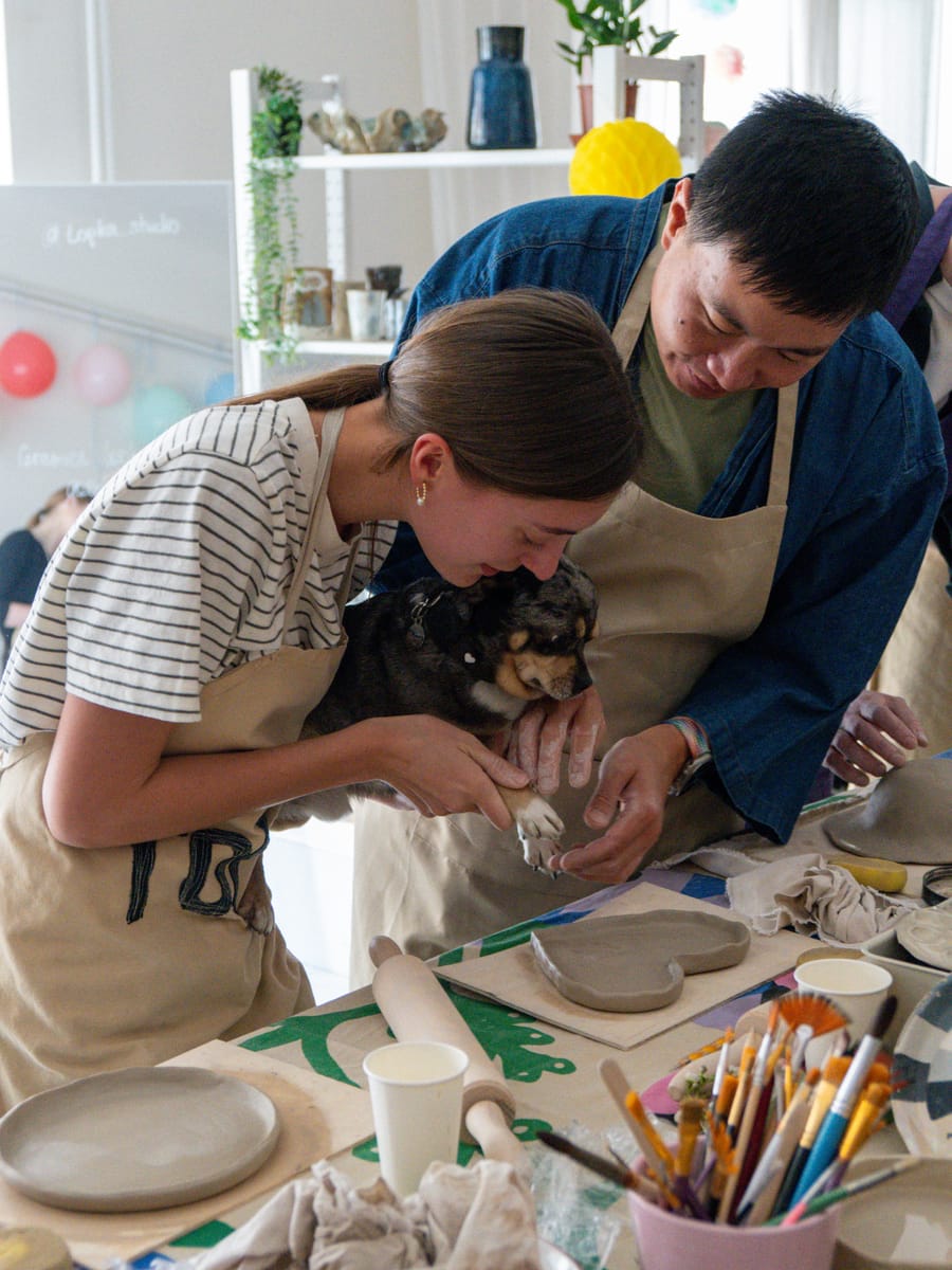 A group at a ceramic workshop in Topka