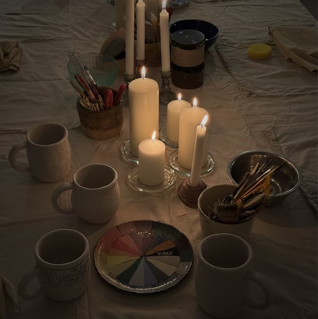 Skupinové keramické rande: Výroba hrníčků